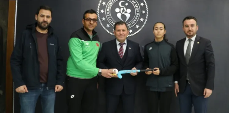 U14 milli takım adayı sporcu ve antrenöründen İl Müdürüne ziyaret
