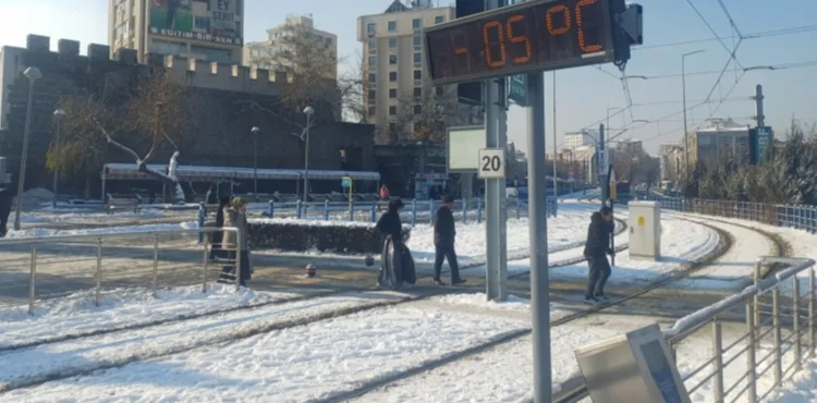 Kayseri’de dondurucu soğuk termometreleri bozdu