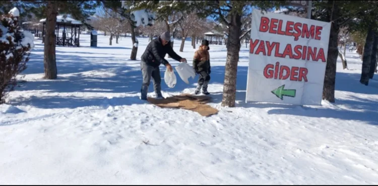 Develi’de yaban hayvanlarına yem bırakıldı