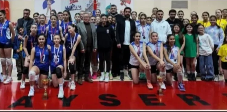 Midi Kızlar’da şampiyon Kayseri Voleybol Spor Kulübü A takımı oldu