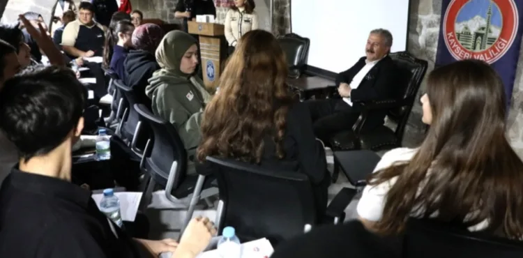 MEKTEP MELİKGAZİ'DE EĞİTİM ALAN GENÇLER TOPLUMA IŞIK OLACAKLAR