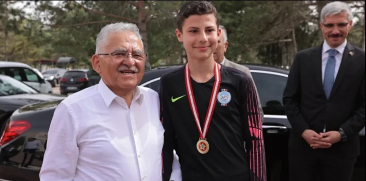 BÜYÜKŞEHİR, 2025 YILINDA 842 BİN SPORSEVERİ BULUŞTURDU: SPORUN MERKEZİ KAYSERİ