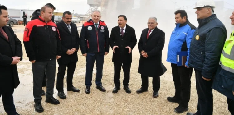 Vali Çiçek ve Başkan Büyükkılıç, Elmalı Jeotermal Kaynaklı Sera OTB’yi inceledi