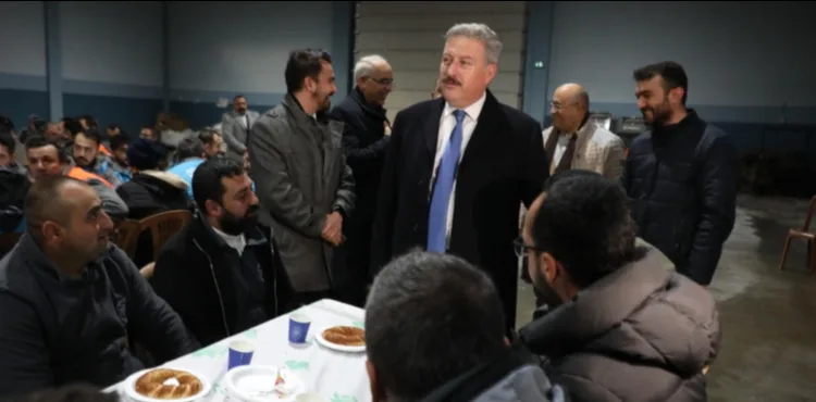 BAŞKAN PALANCIOĞLU, GÜNE SAHA ÇALIŞANLARIYLA BİR ARAYA GELEREK BAŞLADI