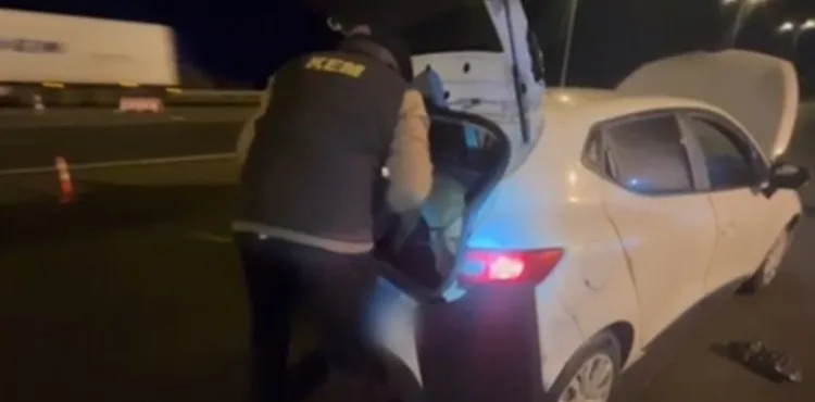 Kayseri'de otomobil koltuk başlığına gizlenmiş uyuşturucu ele geçirildi