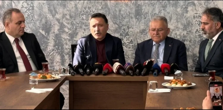 Vali Çiçek: Gazetecilik insanın içine girdi mi, anladığım kadarıyla çıkmıyor