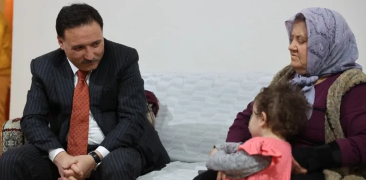 Vali Çiçek, Talas’ta hane ziyaretleri gerçekleştirdi