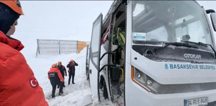 Kayseri'de midibüs şarampole kaydı: 22 yaralı