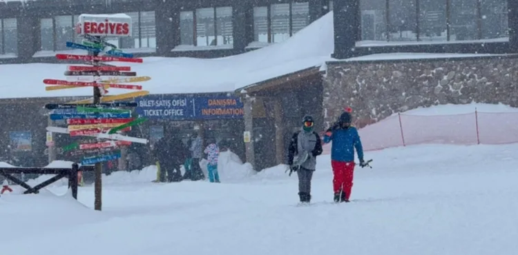 Erciyes'te kar kalınlığı 180 santimetreye ulaştı