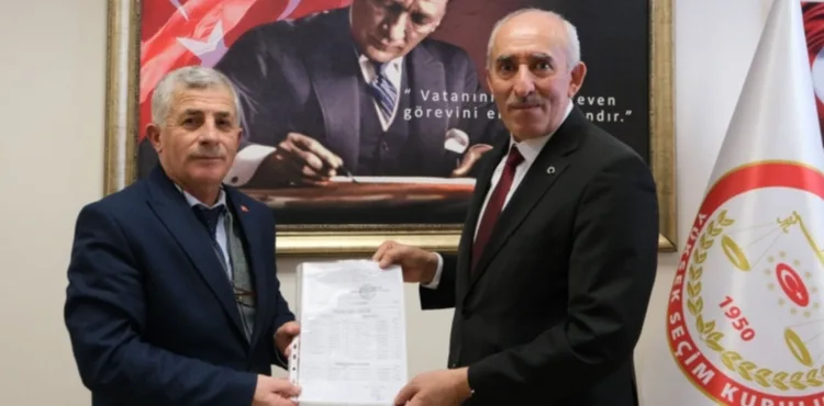 Güven tazeleyen Başkan Odakır, mazbatasını aldı