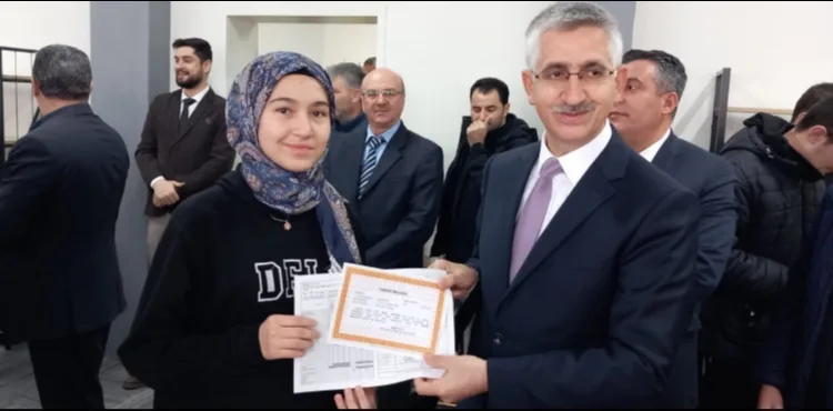Milli Eğitim Bakan Yardımcısı Yılmaz, Develi'de karne dağıttı