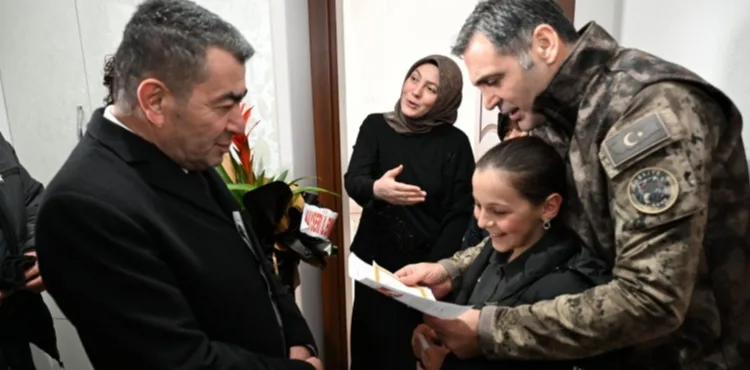 Emniyet Müdürü Aydın’dan şehit kızına karne hediyesi