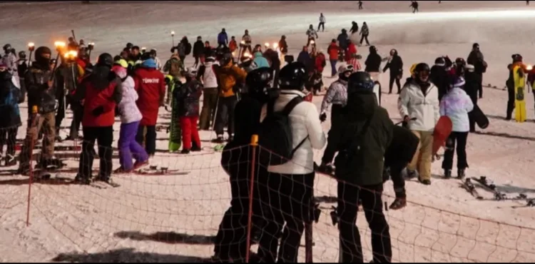 Erciyes’te gece kayağı keyfi