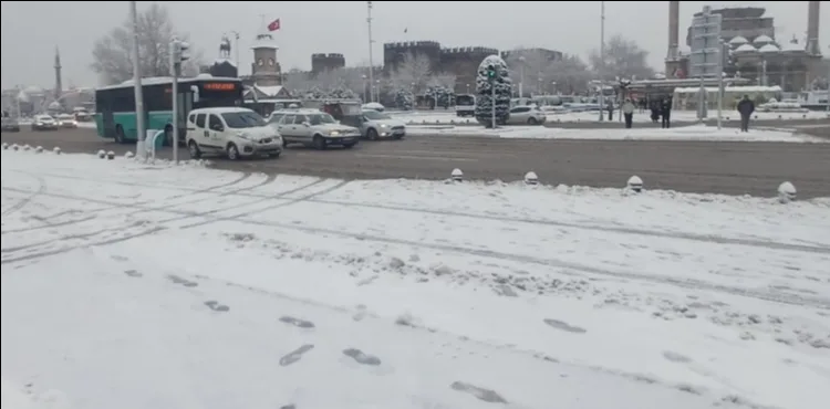 Kayseri’de kar yağışı etkili oldu