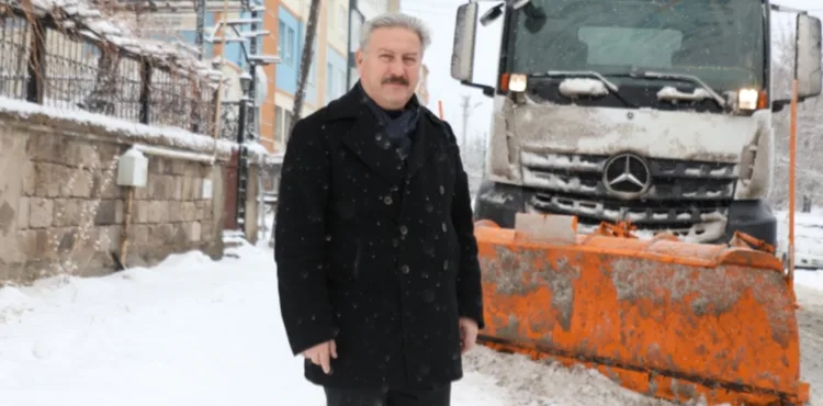 BAŞKAN PALANCIOĞLU KAR YAĞIŞININ BAŞLAMASIYLA SAHADA
