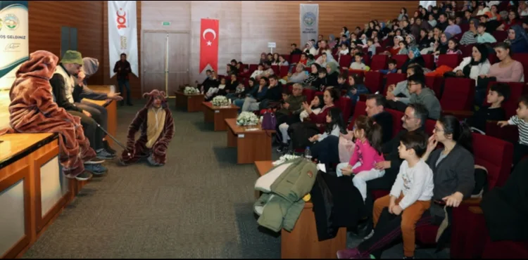 BAŞKAN AMCA’DAN ÇOCUKLARA KARNE HEDİYESİ