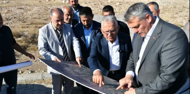 KAYSERİ BÜYÜKŞEHİR’DEN KIRSALA 108,9 MİLYON TL’LİK KİLİTLİ PARKE YATIRIMI