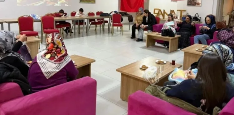 Sarıoğlan'da kadınlara 'Örgü ve motivasyon günü' etkinliği