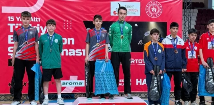 Badminton Türkiye Şampiyonası’na katılan 3 sporcudan önemli başarı
