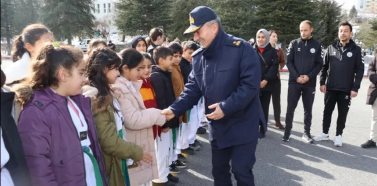 Kayseri ERVA Spor Okullarından İl Jandarma Komutanlığı’na yarıyıl ziyareti