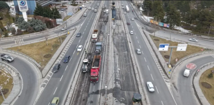 BÜYÜKŞEHİR, GÜVENLİ VE KONFORLU ULAŞIM İÇİN YOL BAKIM ONARIM ÇALIŞMALARINA BAŞLADI