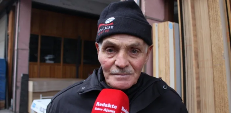 72 yaşındaki 3 çocuk babası, geçimini 4 tekerlekli el arabası ile sağlıyor