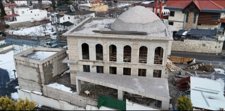 ÖMRÜNÜ TAMAMLAYAN ESKİ AYNALI CAMİ YENİDEN İNŞA EDİLİYOR
