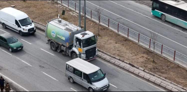 BÜYÜKŞEHİR, DAHA TEMİZ BİR KAYSERİ İÇİN 7/24 SAHADA