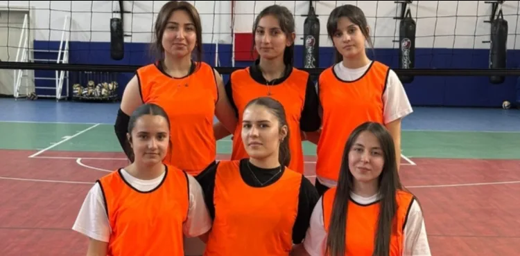 Tomarza’da “Evinin Sultanları Voleybol Turnuvası” başladı
