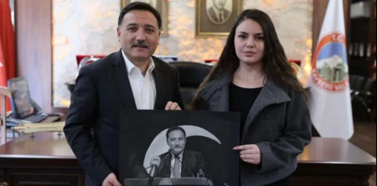 Genç ressamdan Vali Çiçek’e portre