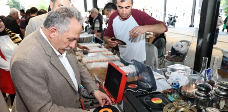 BU PAZAR ANTİKACILAR BULUŞUYOR