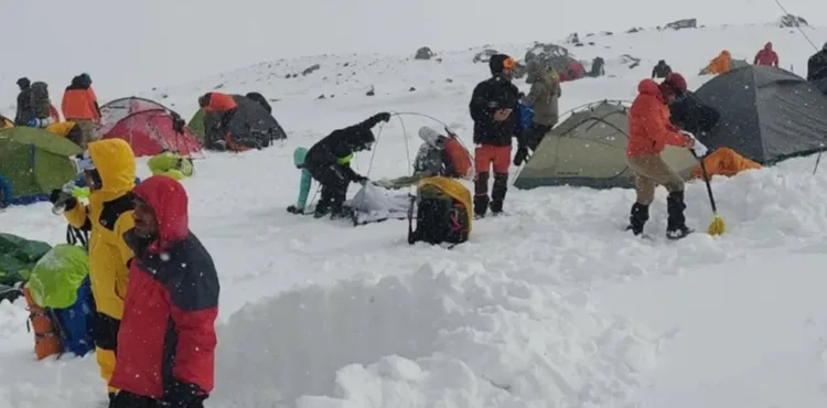 Kayseri’de 120 dağcı Erciyes’in 3 bin 600 rakımına tırmandı