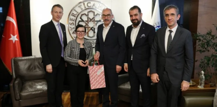 VİZE MÜJDESİ: "İŞ DÜNYASI BİZİM İÇİN ÖNCELİKLİDİR"