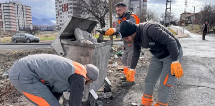 ŞİDDETLİ RÜZGARIN BAŞLAMASIYLA BİRLİKTE MELİKGAZİ BELEDİYESİ EKİPLERİ SAHADA