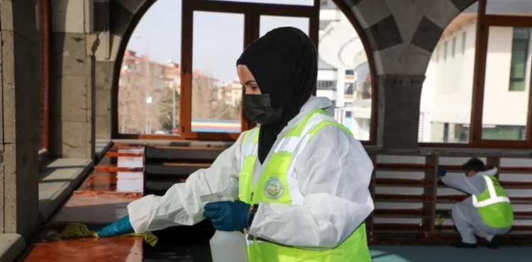 TALAS’IN CAMİLERİNDE RAMAZAN’A ÖZEL TEMİZLİK