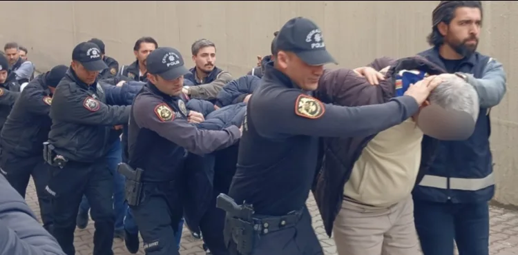 Organize suç örgütlerine eş zamanlı operasyonda gözaltına alınan 9 kişi adliyede