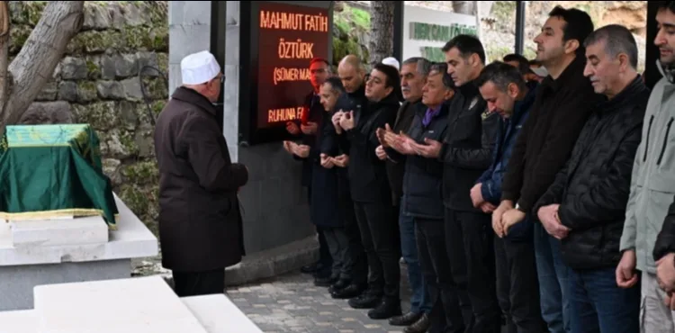 Adana’da trafik kazasında ölen 2 yaşındaki Mahmut, Kayseri’de toprağa verildi.