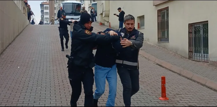 Organize suç örgütlerine eş zamanlı operasyonda gözaltına alınan 5 şüpheli tutuklandı