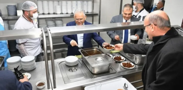 BAŞKAN BÜYÜKKILIÇ’TAN KASKİ PERSONELİNE: “İYİ Kİ VARSINIZ”