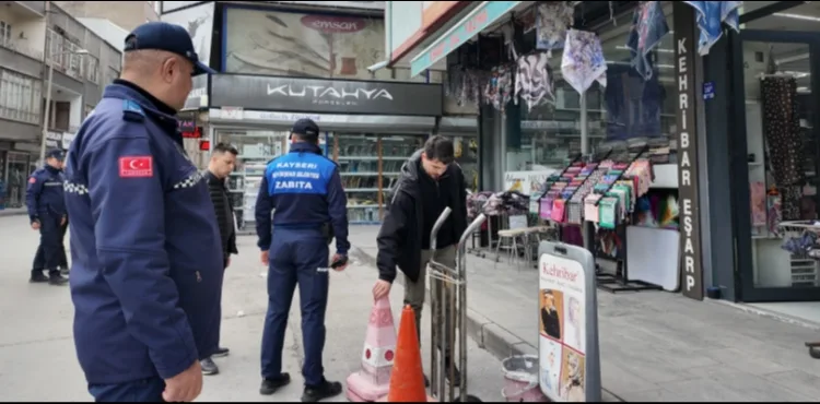BÜYÜKŞEHİR ZABITA’DAN DÜZENLİ BİR ŞEHİR İÇİN “KALDIRIM” DENETİMİ