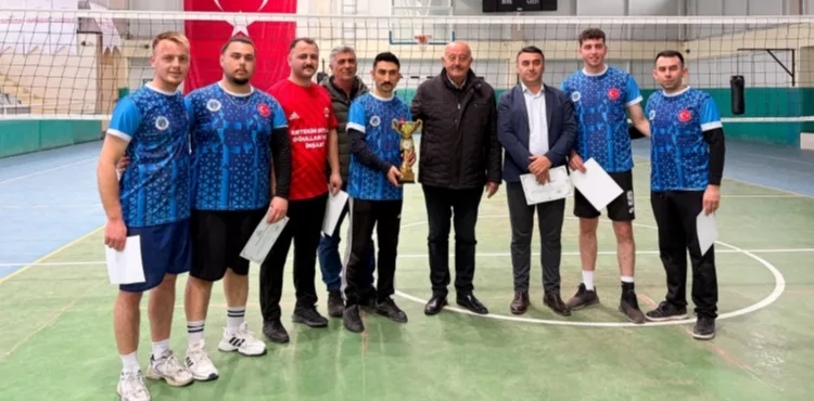 Özvatan’da kurumlar arası voleybol turnuvası tamamlandı