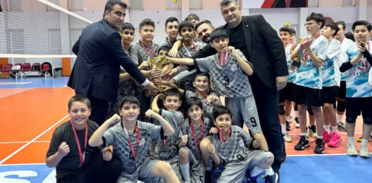 Midi Erkekler Süper Ligi voleybol müsabakaları tamamlandı