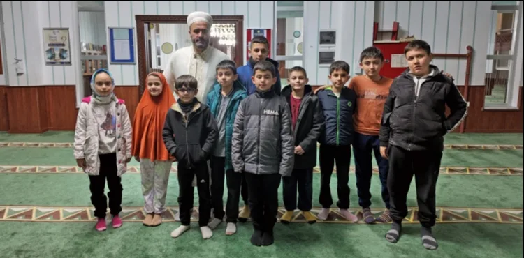 Talas’ta camiler çocukların neşesiyle şenleniyor