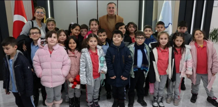 Minik öğrencilerden Başkan Özdoğan'a ziyaret
