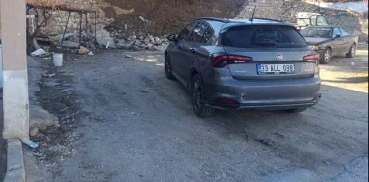 Yahyalı’da istinat duvarı çöktü