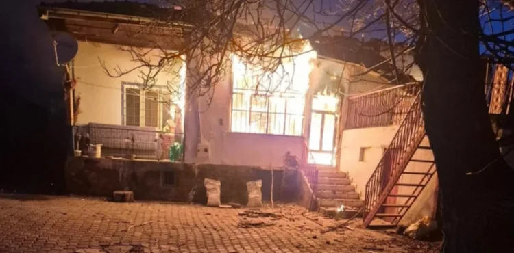 Felahiye'de müstakil evde yangın