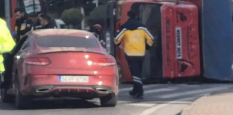 Kamyonet ile otomobil çarpıştı: 1 yaralı