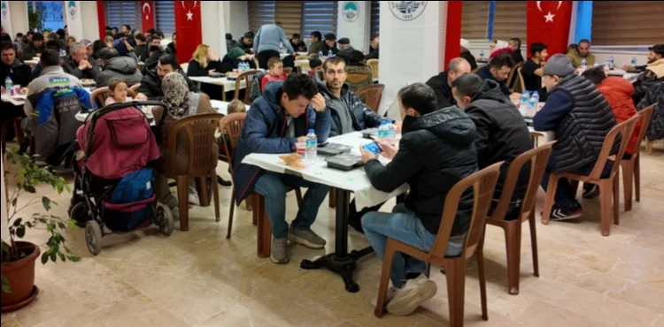 BÜYÜKŞEHİR, RAMAZAN’IN BEREKETİNİ GÖNÜL SOFRALARINDA YAŞATIYOR
