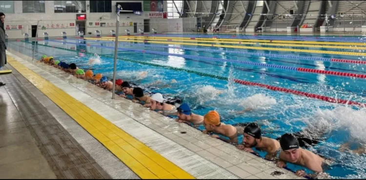 Kayseri'de “Yüzme Bilmeyen Kalmasın” projesi sürüyor