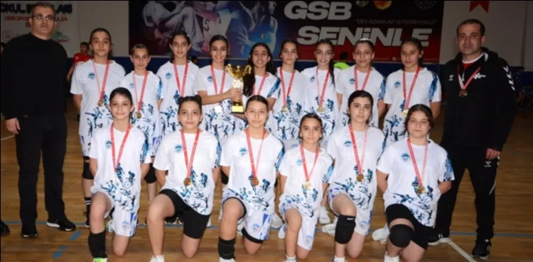 BÜYÜKŞEHİR SPOR A.Ş. KIZ HENTBOL TAKIMI, KAYSERİ İL BİRİNCİSİ OLDU
